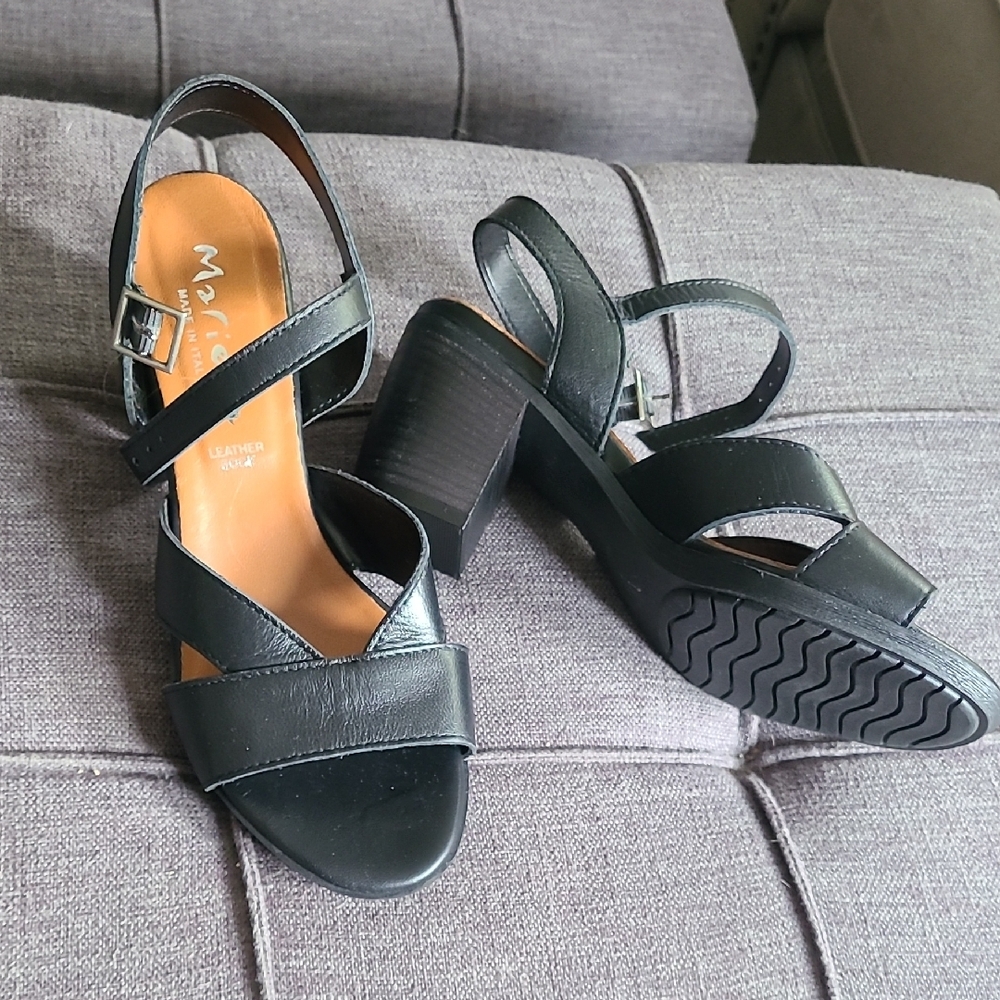 Black Minimalist Block Heel Sandals